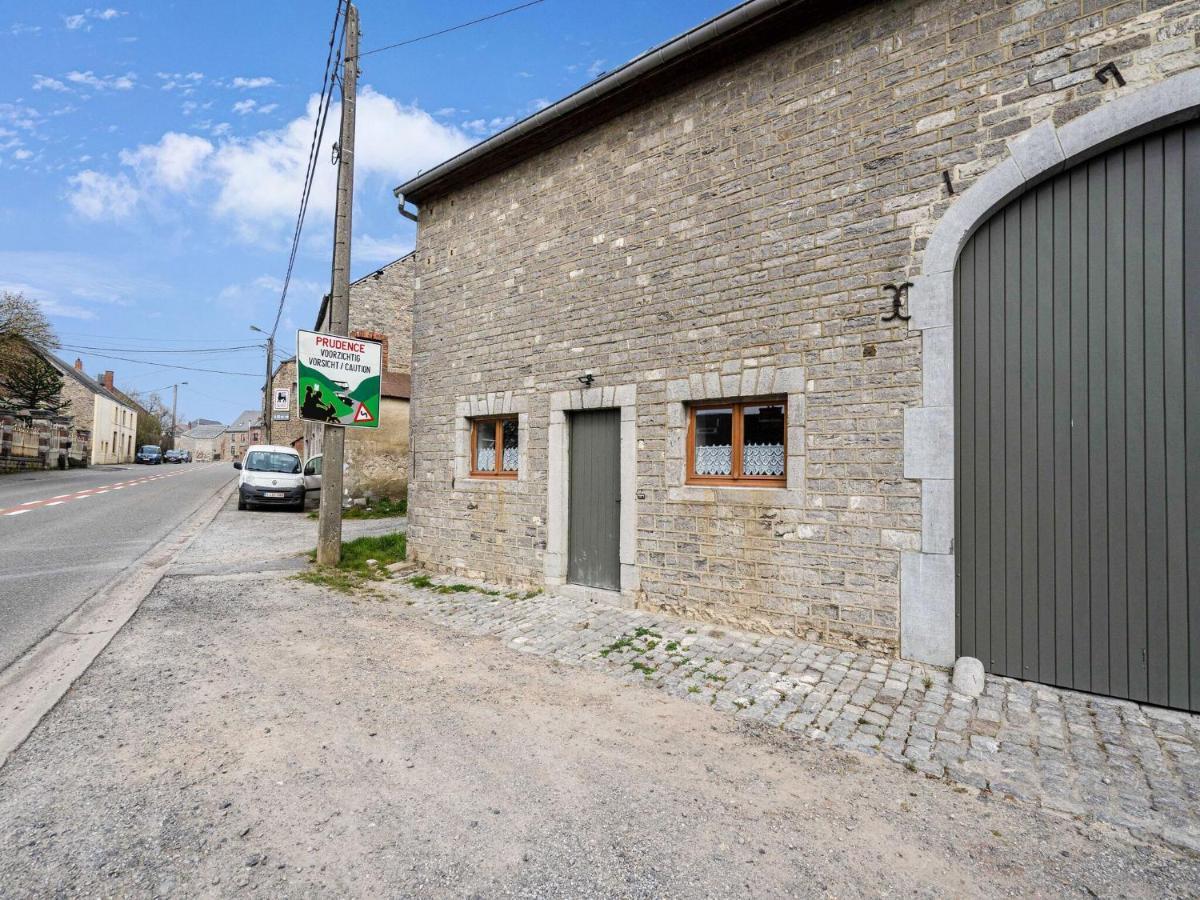 Charming Chalet In Beauraing With Fenced Garden Bagian luar foto
