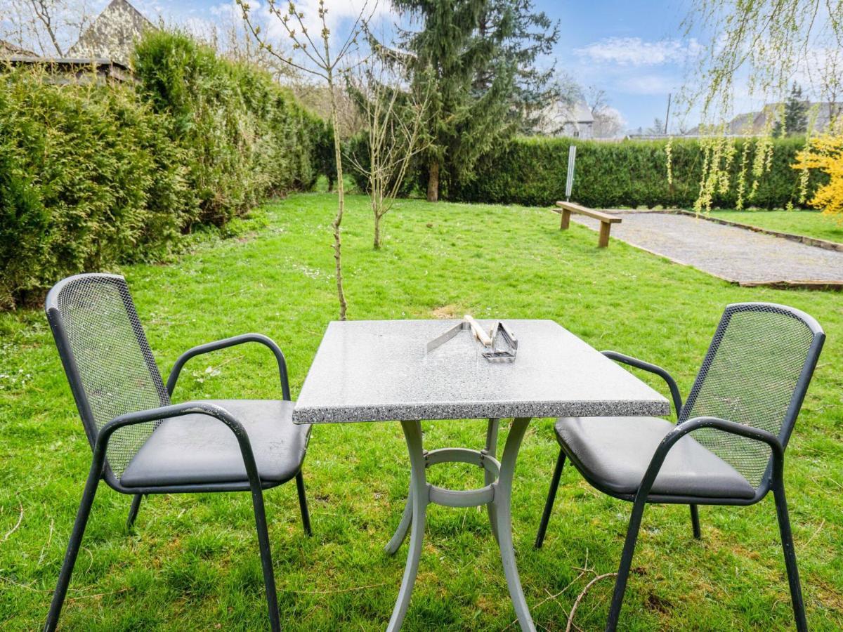 Charming Chalet In Beauraing With Fenced Garden Bagian luar foto