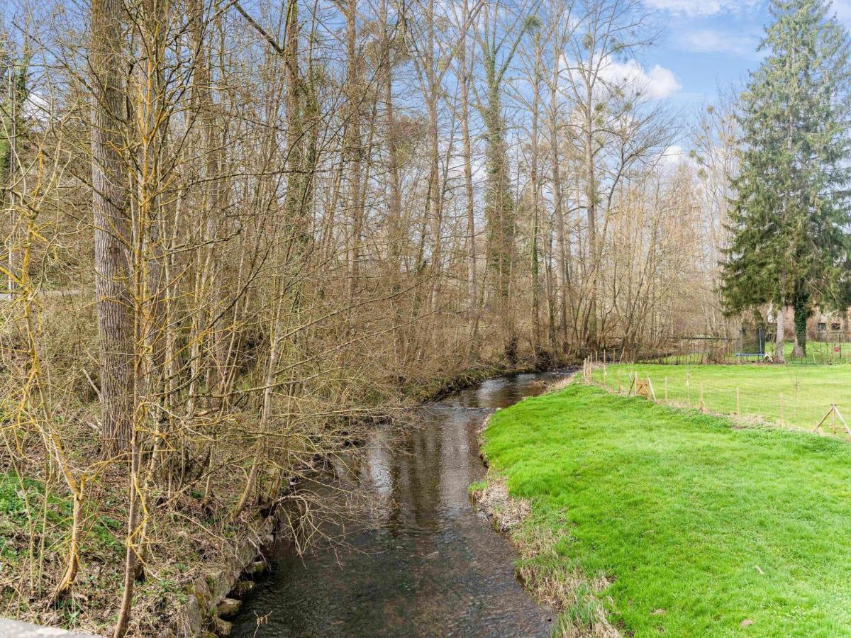 Charming Chalet In Beauraing With Fenced Garden Bagian luar foto