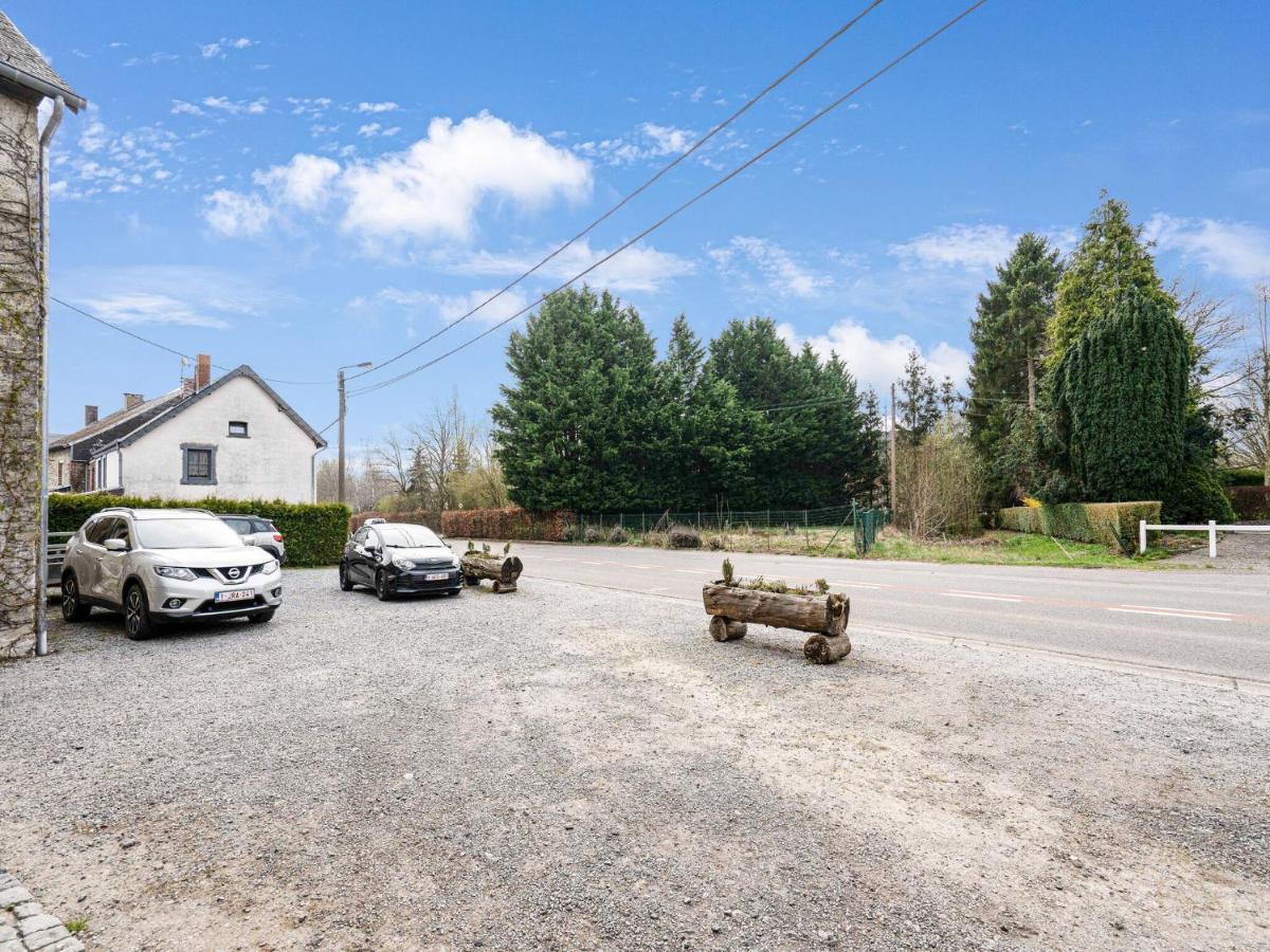 Charming Chalet In Beauraing With Fenced Garden Bagian luar foto