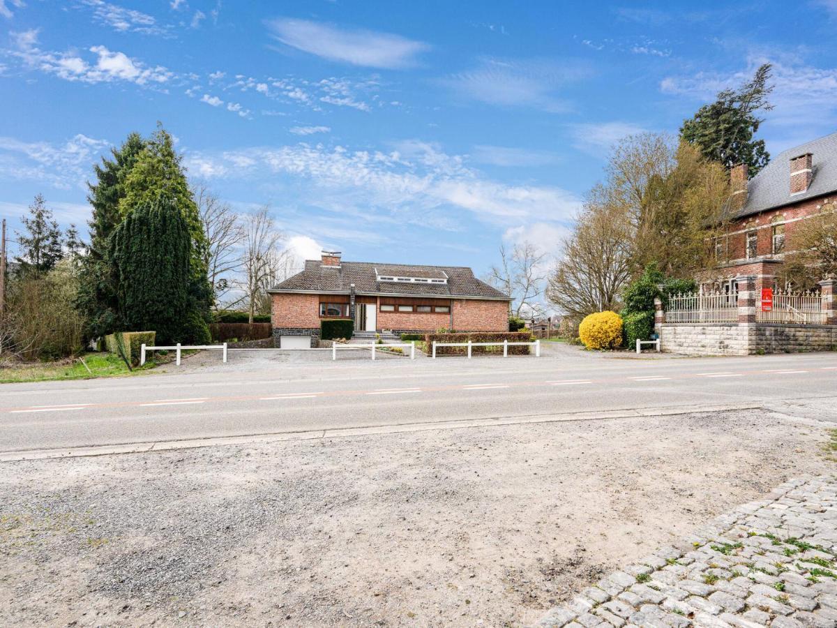 Charming Chalet In Beauraing With Fenced Garden Bagian luar foto